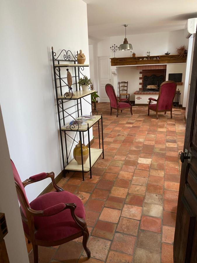 Aou Saintou Hotell Morlaas Exteriör bild